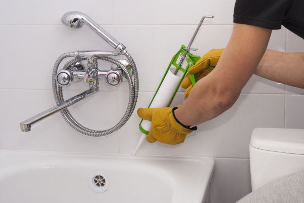 Bathtub Caulking in Chattanooga