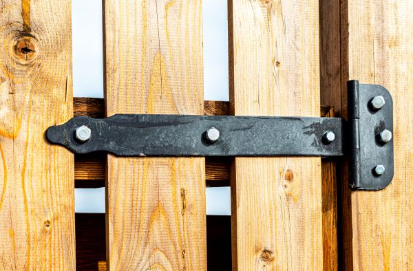 Gate Hinge Repair in Chattanooga